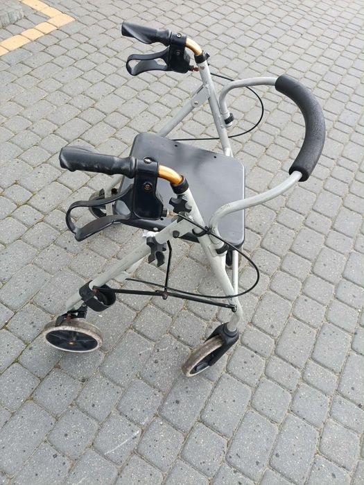 Chodzik , balkonik dla osob starszych