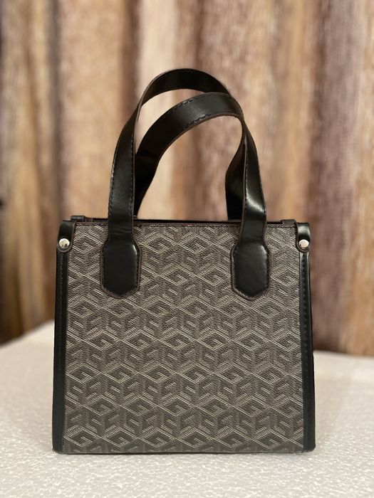 Сумка з екошкіри під бренд Guess