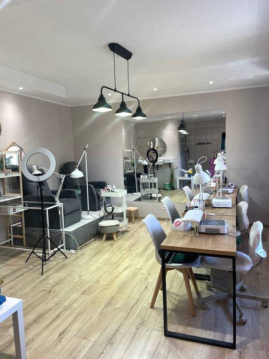 Salon manicure/pedicure – Warszawa Wola | 7 stanowisk | gotowy do pracy