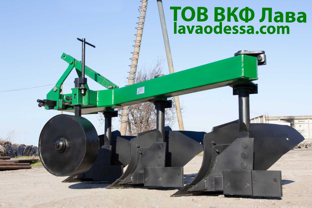 Плуг ПНБ 3-35 посилений на високих круглих стійках.