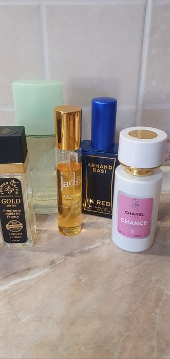 Продам лот парфумів