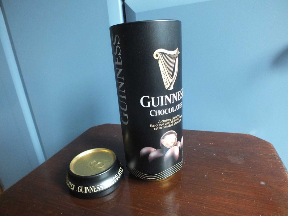 Guinness pojemnik metalowy z pokrywką w kształcie puszka po piwie 17cm