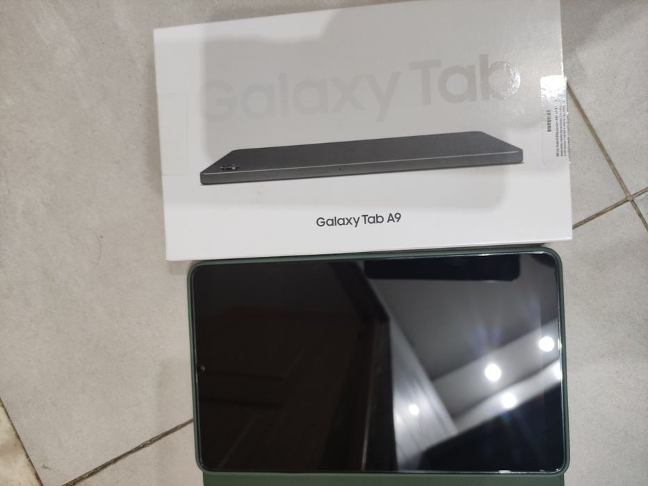 Продам планшет Samsung A-9  8/128  4 G