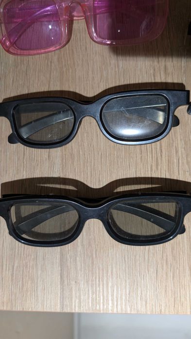 Набор из 5 пар очков — 2 пары для 3D, остальные стандартные