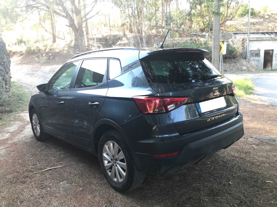 Seat Arona 1.0 TSI, em ótimo estado
