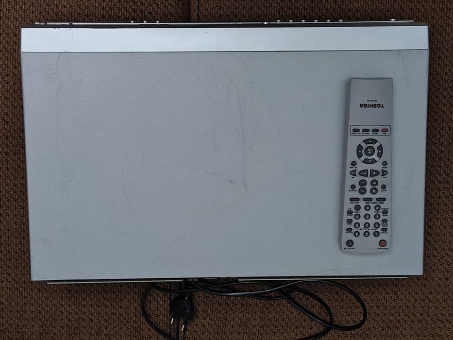 Toshiba   DVD / VCR