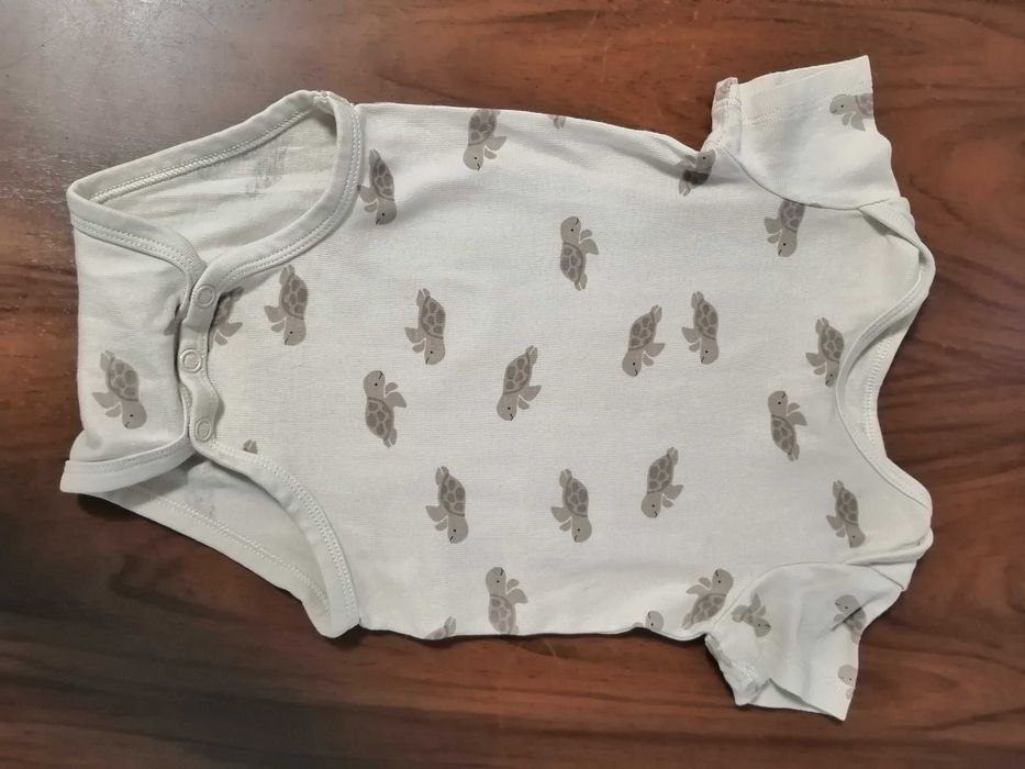 body z krótkim rękawem 4szt.