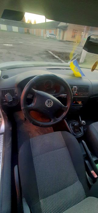 Фольксваген гольф 4 2002р 1.6 mpi