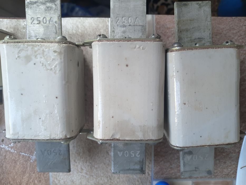 Продам недорого предохранители