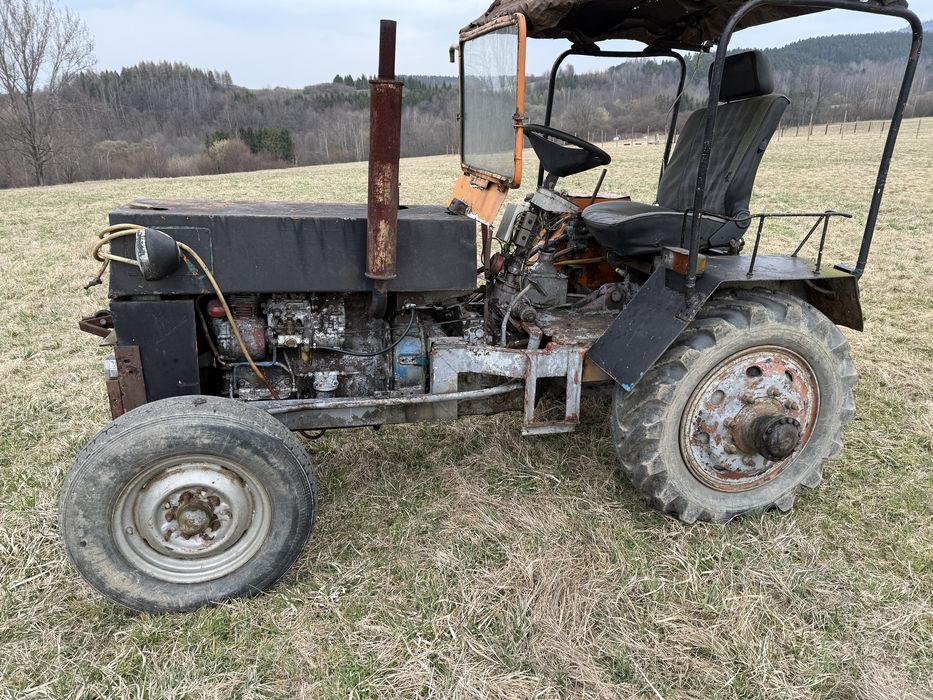 Traktor Sam.  Silnik 4011