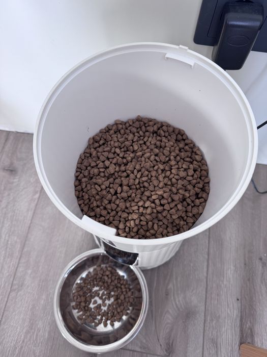 Автоматична годівниця для тварин