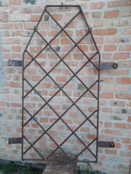 Решетки оконные 5 штук.