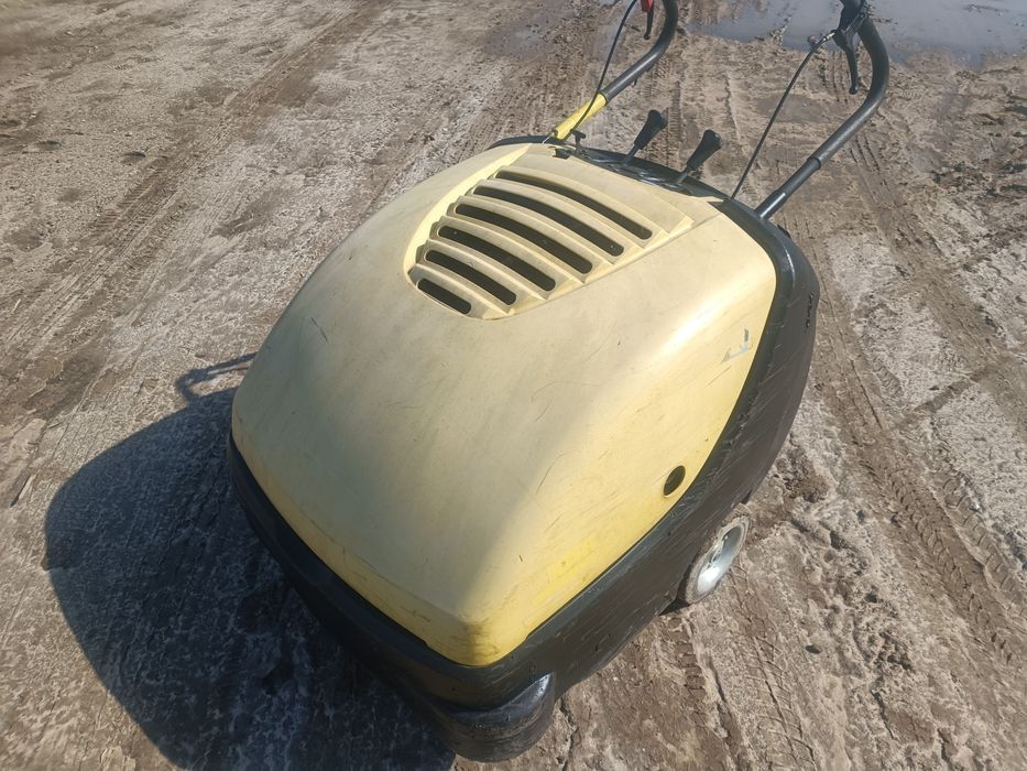Zamiatarka spalinowa Karcher KM 85/50 W silnik honda kostki posadzki