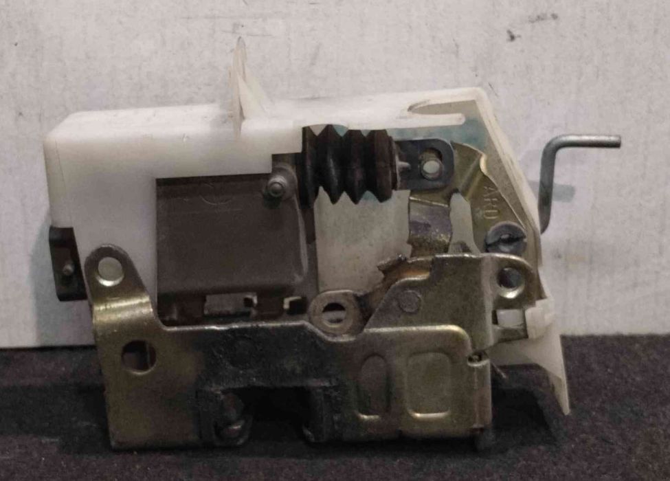 Fechadura / Fecho Porta Trás Direito - RENAULT CLIO II
