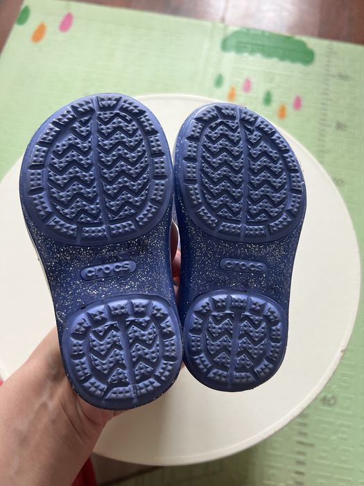 Босоніжки, сандалі crocs
