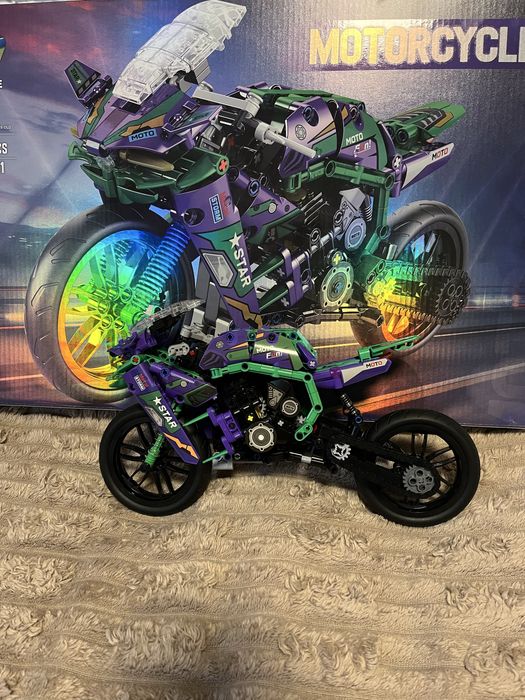 Продам конструктор мотоцикл