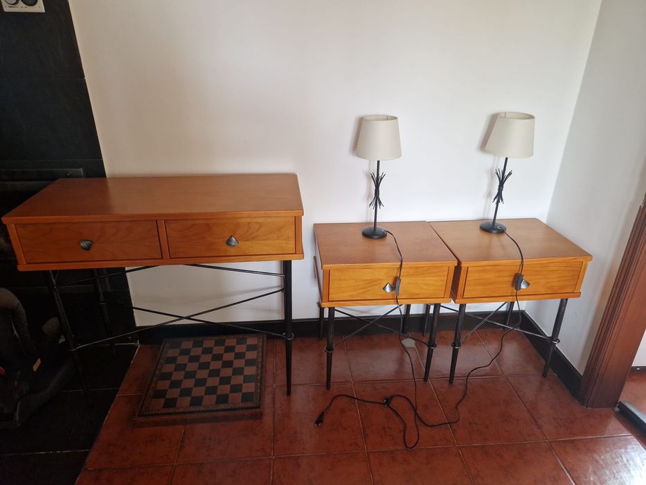 Cama com colchão com mesas de Cabeceira e Toucador