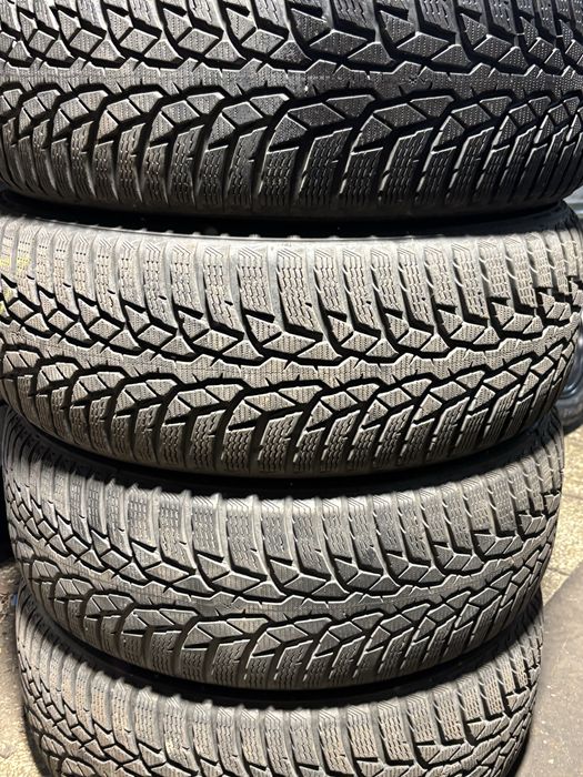 Komplet opon zimowych 215/55 R17 Nokian