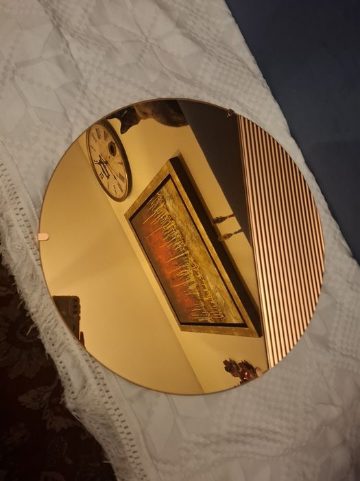 Espelho redondo com componentes  metálica espelhada