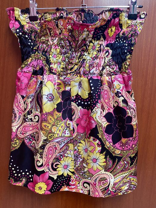 Top crop / curto acetinado - tons pretos, rosa e amarelo