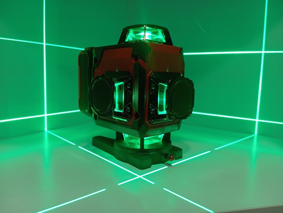 Штатив 1м. Лазерний рівень Milwaukee 4D. 2 АКБ. Кейс. Лазерный уровень
