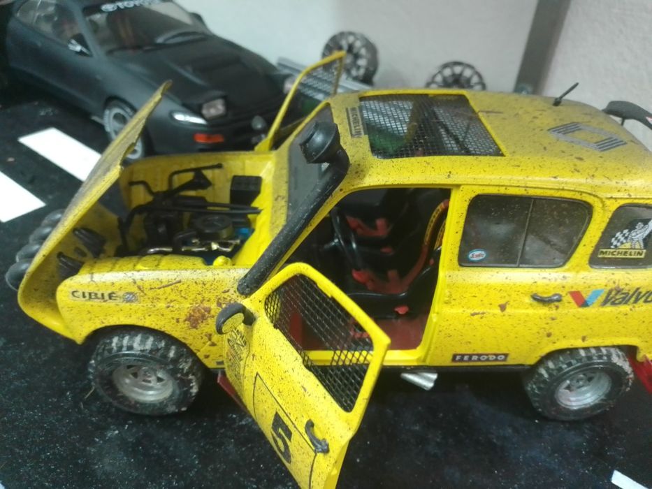 Miniatura 1/18 Renault 4 l