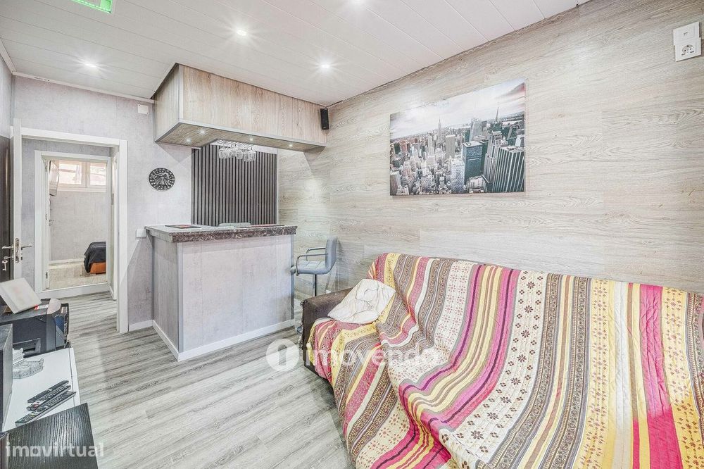 Apartamento T1+1, com logradouro grande, em Odivelas