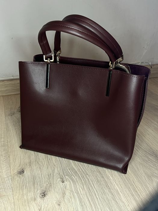 Жіноча сумка ALDO Arrayan бордового кольору.