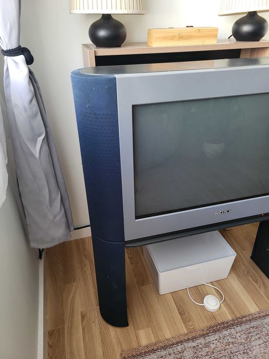 Sony Trinitron 28" CRT TV with Stand