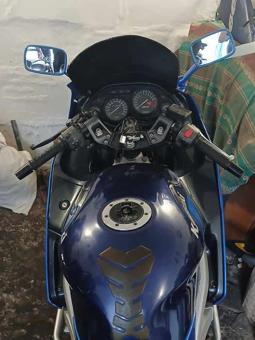 Kawasaki zzr600 в чудовому стані