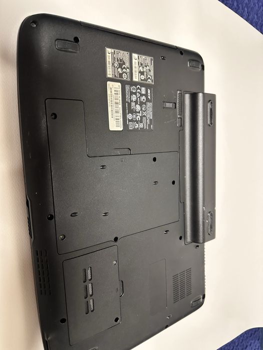 Ноутбук Acer Aspire 5738 (Pentium Dual-Core / 3 GB / 1 TB)