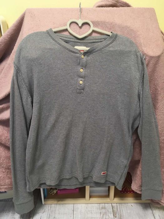Levis розмір м пуловер, светр.