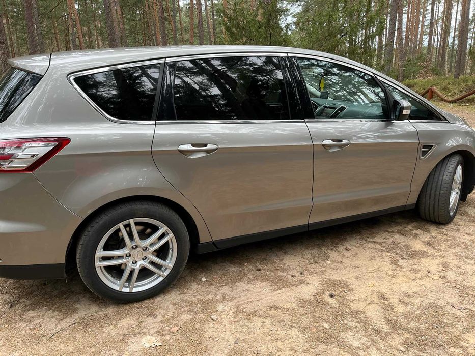 Samochód Ford S-MAX