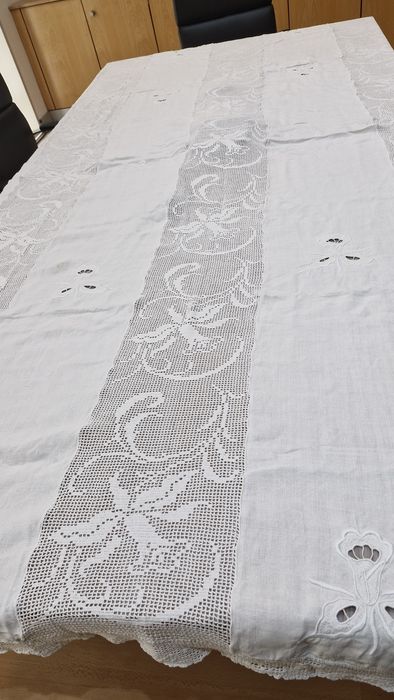 Toalha de linho bordada