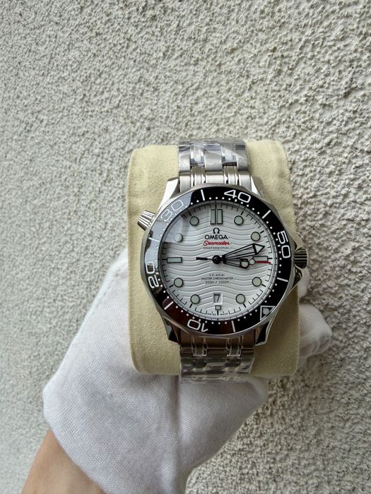 Швейцарський годинник Omega Seamaster White