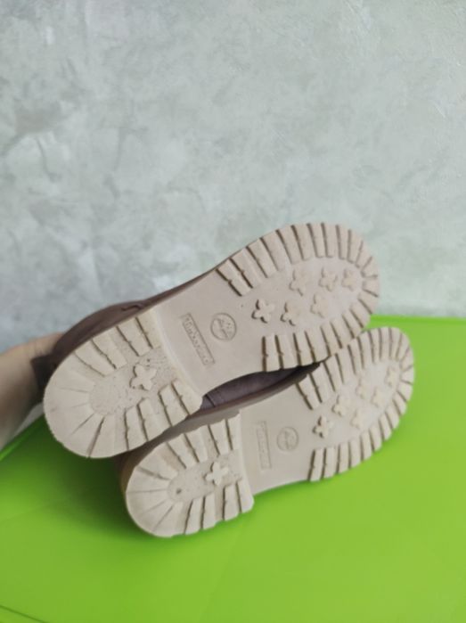Жіночі шкіряні чобітки ботинки черевики 39 розміру від бренду Timberla