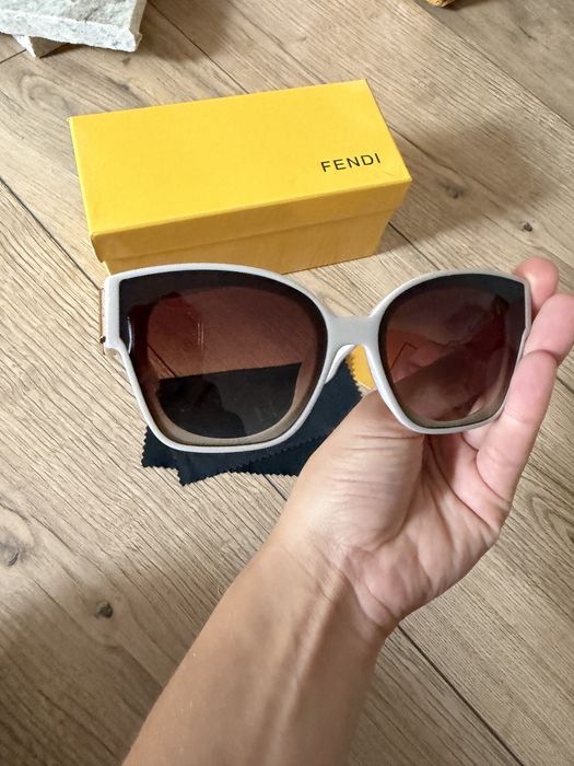 Modne okulary przecisloneczne Fendi nowe z pudelkiem
