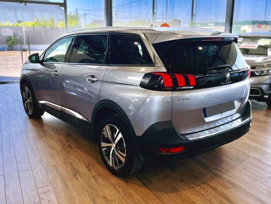 Aluguer Viatura TVDE - Peugeot 5008 7 Lugares Automática 24/7