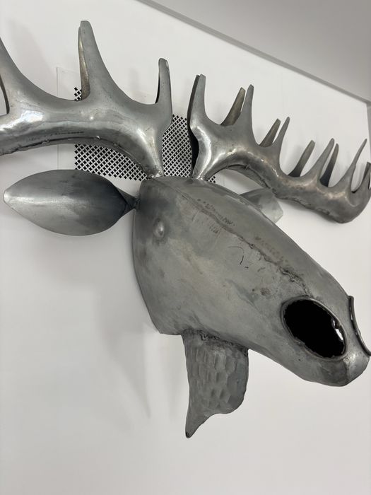 Escultura de cabeca de alce em ferro