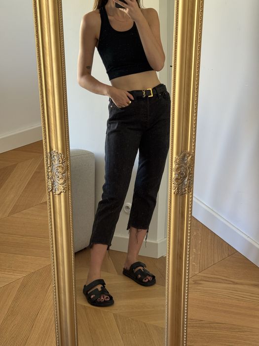 Levis czarne spodnie mom jeans postrzępione wysoki stan 501