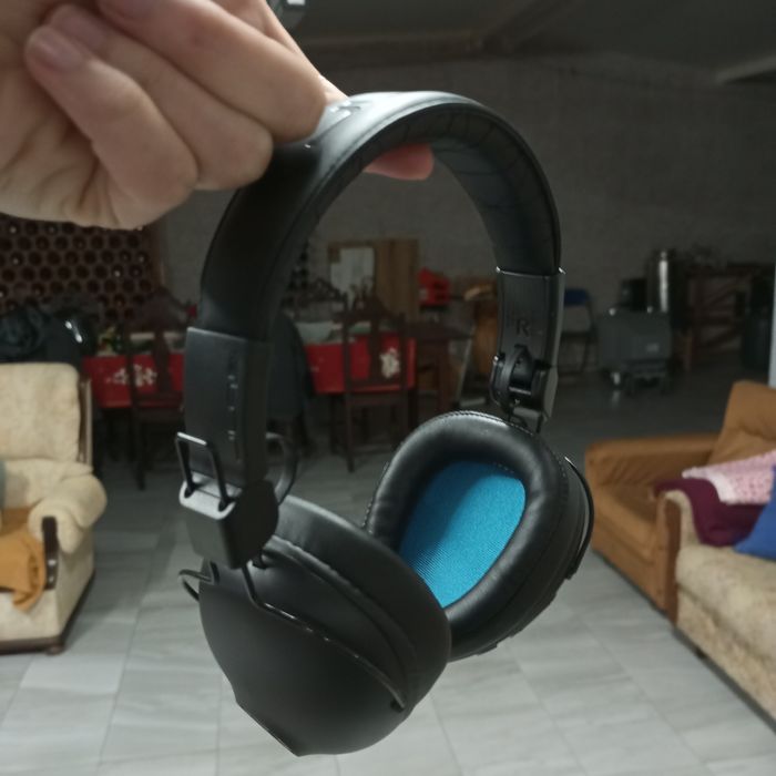 JLAB Studio Pro Wireless