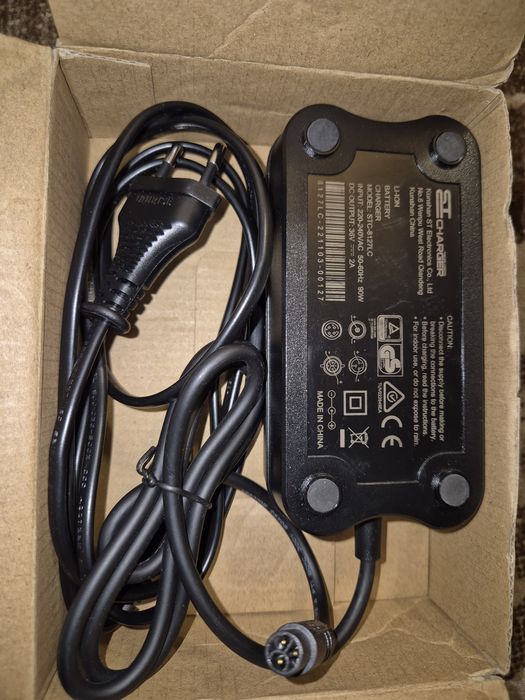 Ładowarka do Yamaha  500-630 Wh 42.0V--4.0A.Wysylka