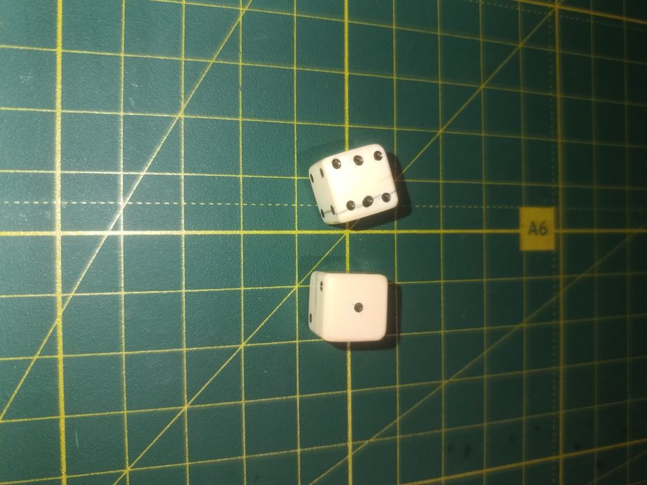 Игральные кубики кости зарики