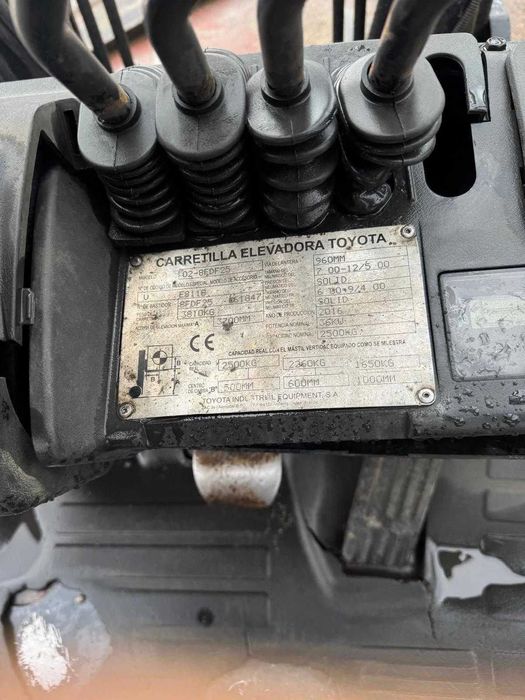 Empilhador Diesel Toyota TONERO25 (usado)