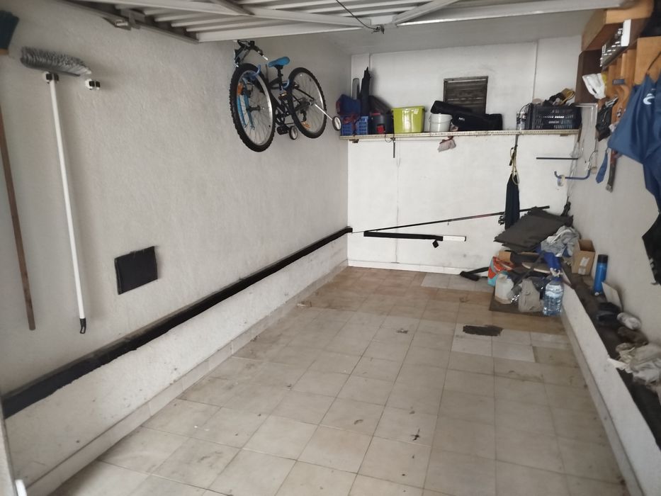 Alugo garagem Alhandra