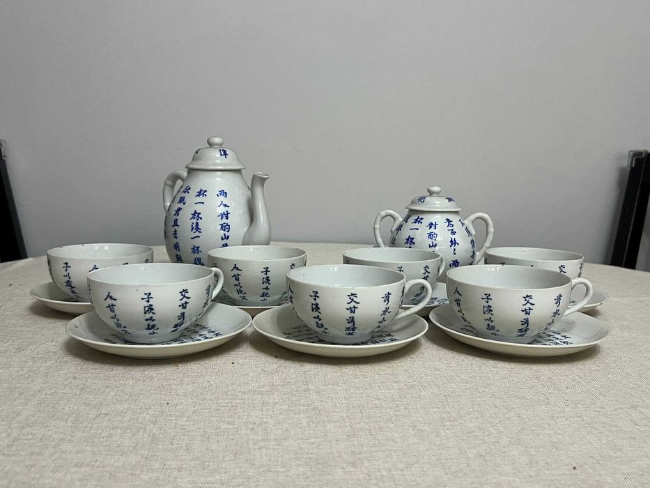 Conjunto de Chá ou Café em Porcelana com Motivos Chineses – Completo