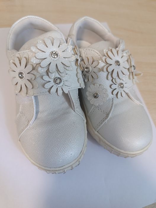 Черевички Чіко для дівчинки,майже нові, дуже гарні