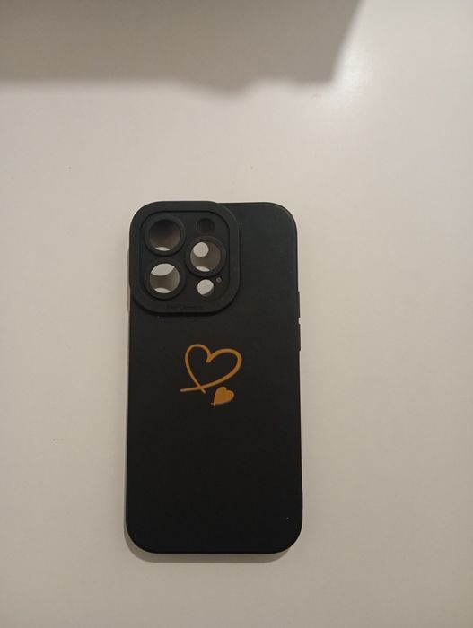 Capinha iPhone 14 pro modelo pequeno.
