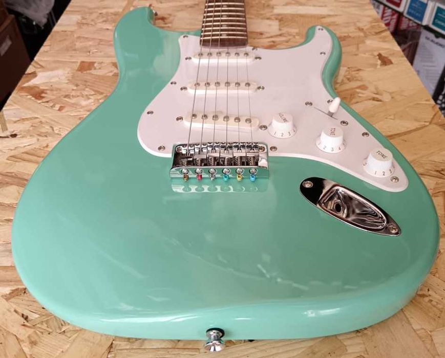 Fender Squier Bullet Stratocaster ht Sfm Seafoam Green