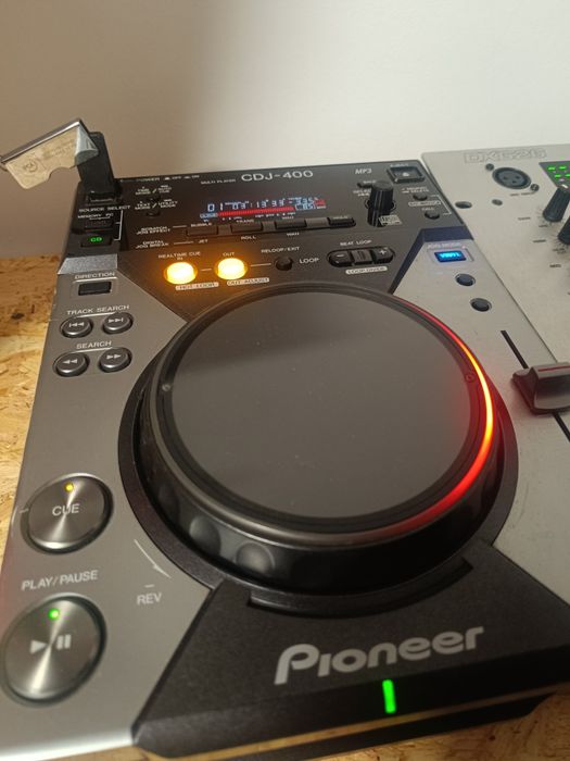 2 CDJ 400 e mesa de mistura Behringer DX626